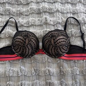 Victoria Secret Bombshell Plunge 32D Bra